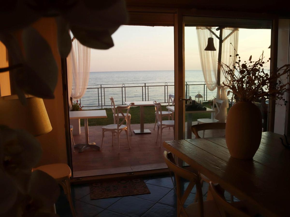 مبيت وإفطار آنسيو Sunset House المظهر الخارجي الصورة